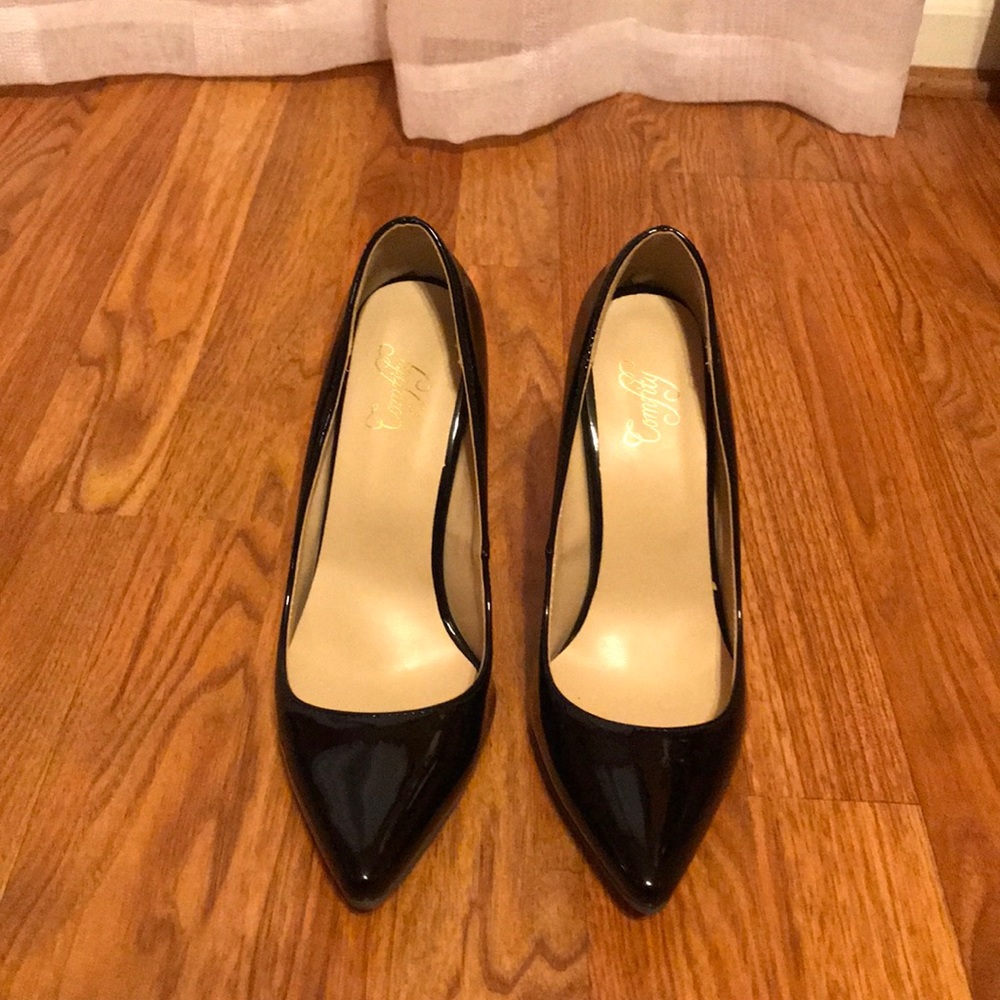 Black heels. Never worn!